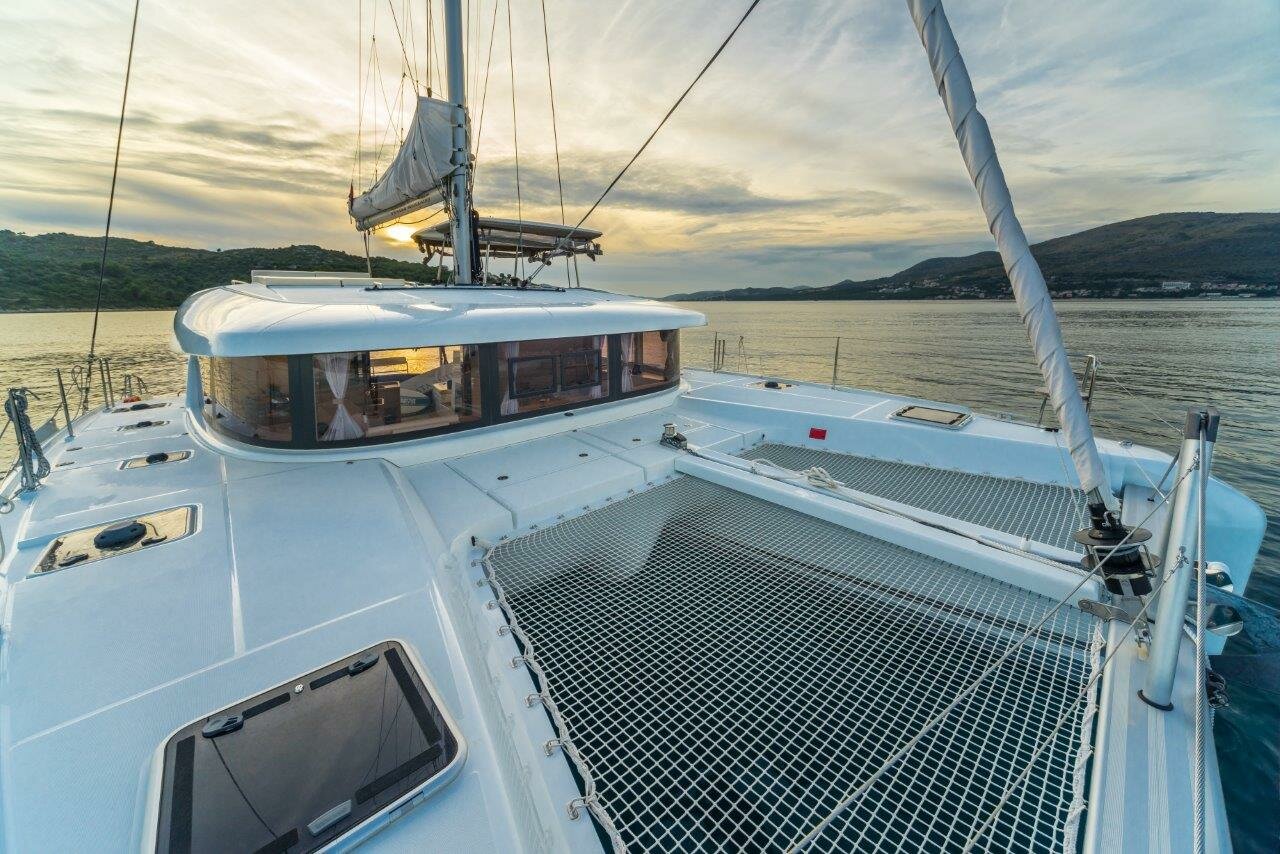 Catamaran foredeck with trampoline nets